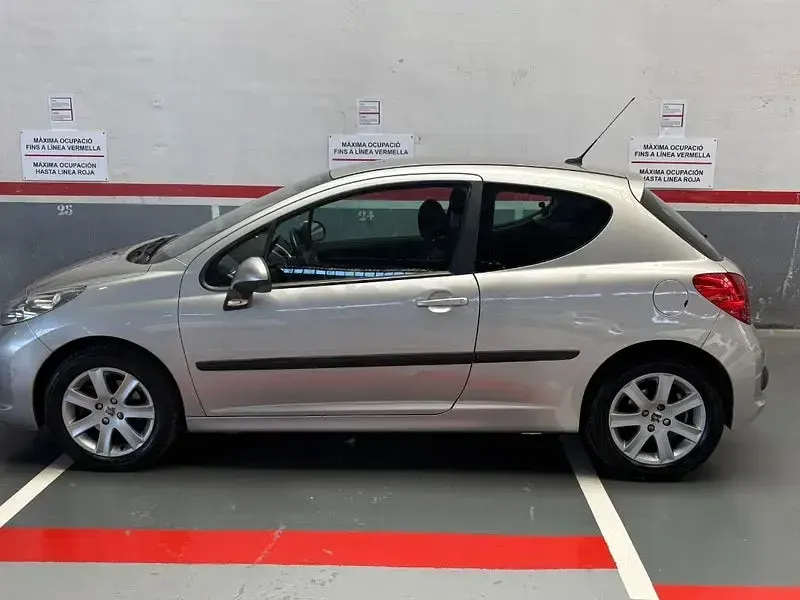 Usado Peugeot 207 110 CV (80 kW) 2007 Gris / plata Berlina