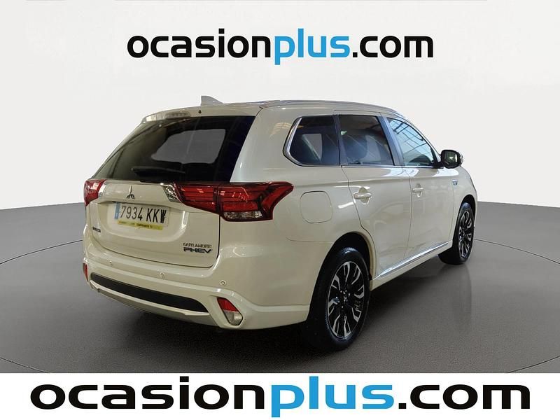 Usado Mitsubishi Outlander P-HEV 203 CV (149 kW) 2018 Blanco Pickup/Camioneta