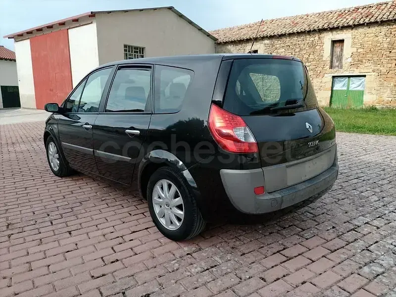Usado Renault Grand Scénic II Dynamique 110 CV (80 kW) 2008 Negro Monovolumen