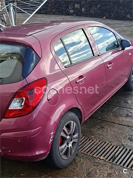 Usado Opel Corsa Cosmo 90 CV (66 kW) 2009 Violeta / lila Utilitario