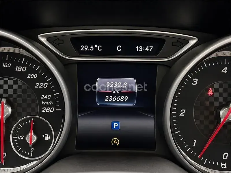 Usado Mercedes A200 AMG line 136 CV (100 kW) 2015 Negro Utilitario