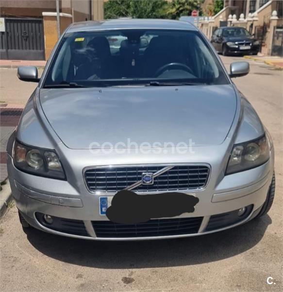 Gris / plata Usado 2006 Volvo S40 Momentum Berlina | 4300 € (Precio justo) - Imagen 1/4