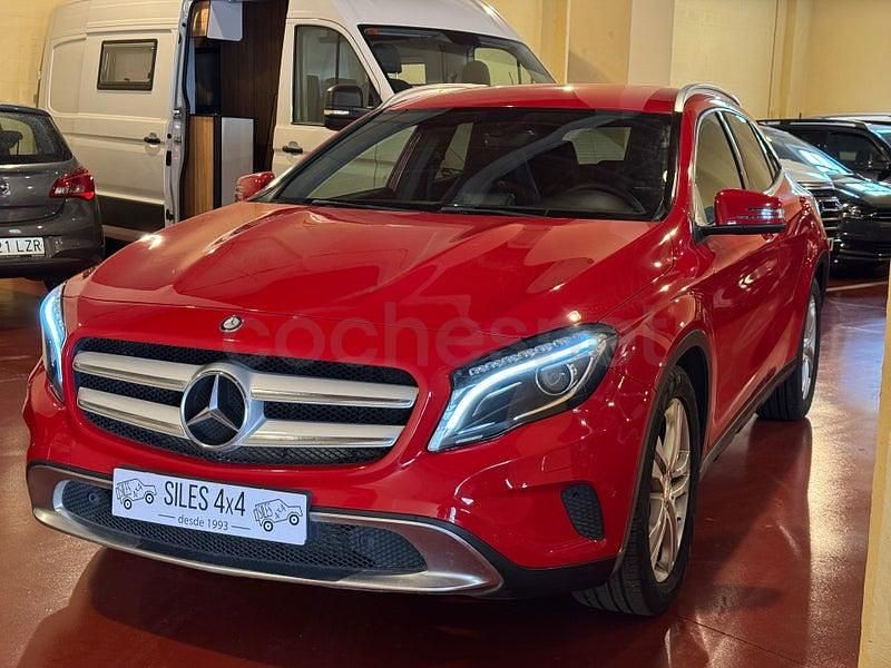Usado Mercedes GLA200 Style 136 CV (100 kW) 2015 Rojo SUV