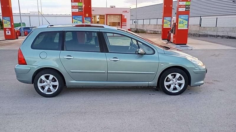 Usado Peugeot 307 90 CV (66 kW) 2007 Gris Familiar