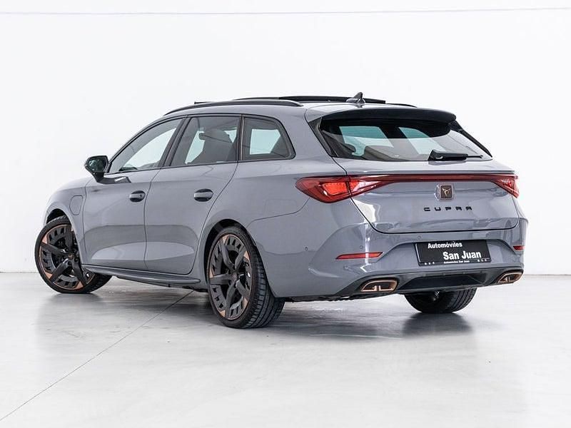 Usado Cupra Leon VZ 245 CV (180 kW) 2023 Gris / plata Familiar