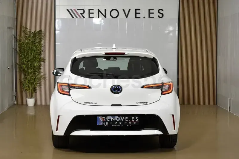 Usado Toyota Corolla Active 122 CV (89 kW) 2020 Blanco Berlina