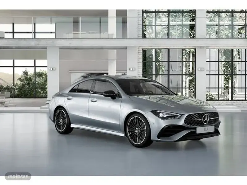 Usado Mercedes CLA220 190 CV (139 kW) 2025 Plateado Berlina