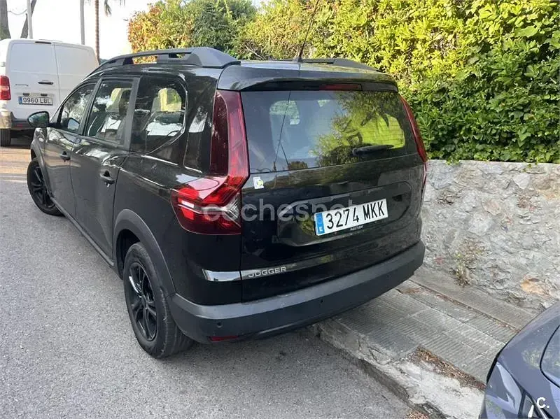 Usado Dacia Jogger Comfort 100 CV (73 kW) 2023 Negro Monovolumen