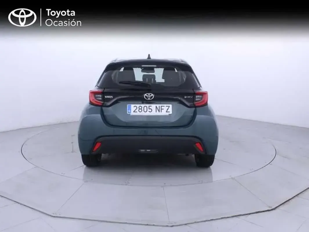Usado Toyota Yaris Active 116 CV (85 kW) 2025 Verde Utilitario