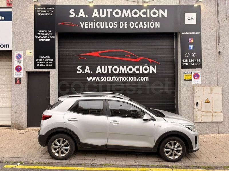 Usado Kia Stonic 84 CV (61 kW) 2023 Gris / plata SUV