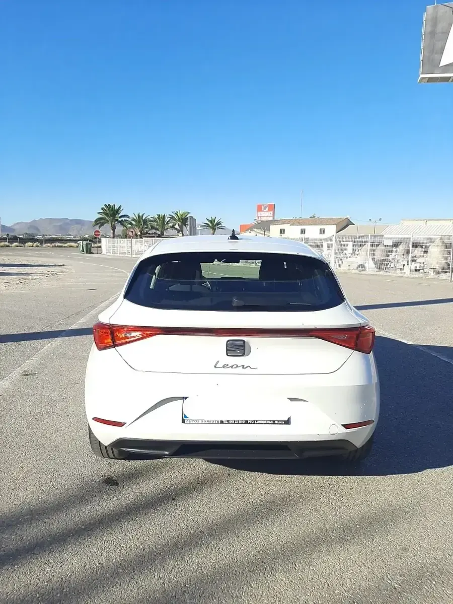 Usado Seat Leon Style 115 CV (84 kW) 2022 Blanco