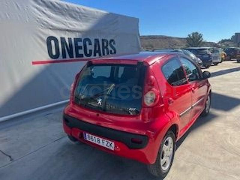 Usado Peugeot 107 Urban Move 68 CV (50 kW) 2008 Rojo Utilitario