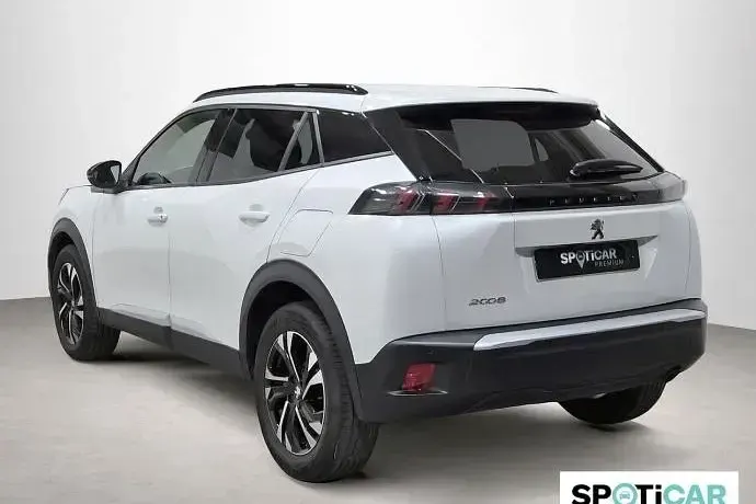 Usado Peugeot 2008 Allure 101 CV (74 kW) 2023 Plateado SUV