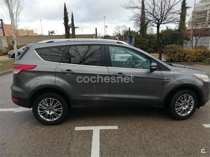 Usado Ford Kuga Titanium 140 CV (102 kW) 2013 Gris / plata SUV