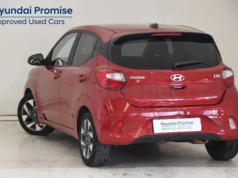 Usado Hyundai i10 67 CV (49 kW) 2025 Rojo Utilitario