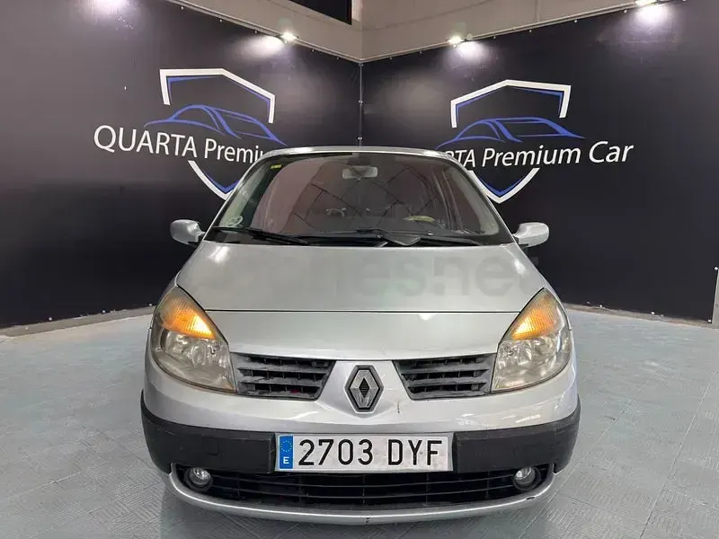 Usado Renault Scénic Dynamique 105 CV (77 kW) 2006 Gris / plata Monovolumen
