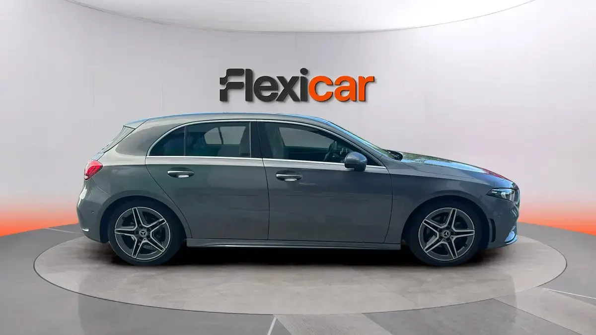Usado Mercedes A180 136 CV (100 kW) 2021 Gris Berlina