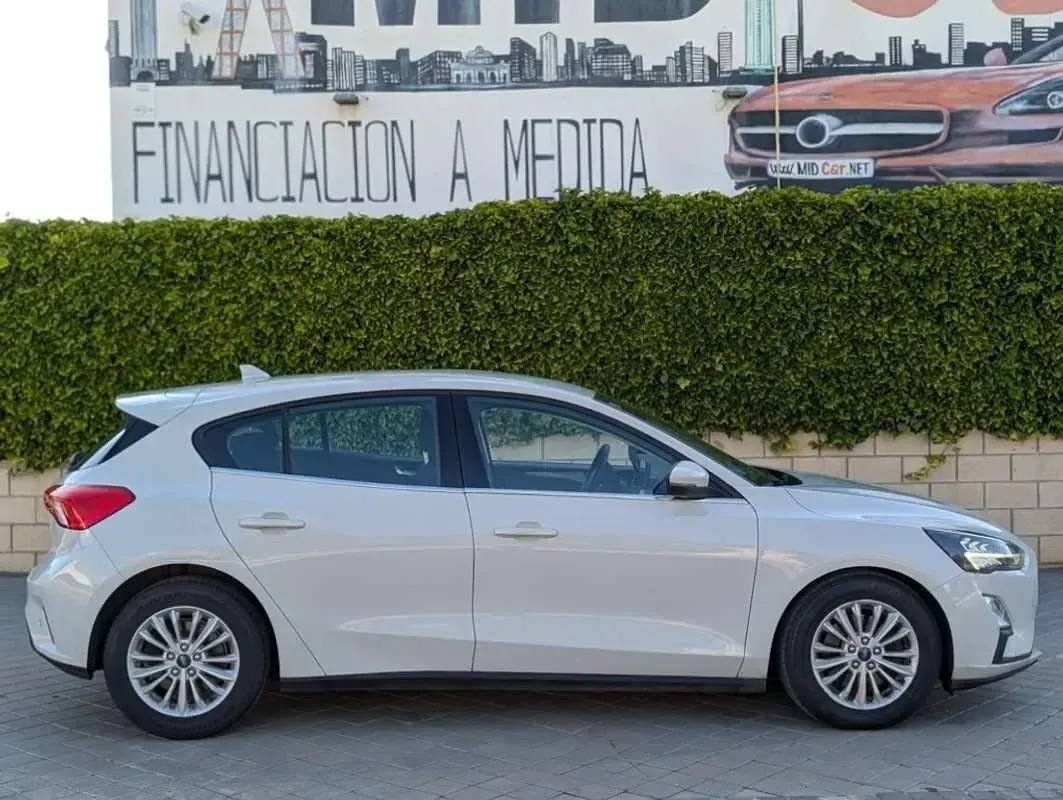 Usado Ford Focus Titanium 150 CV (110 kW) 2020 Gris Utilitario