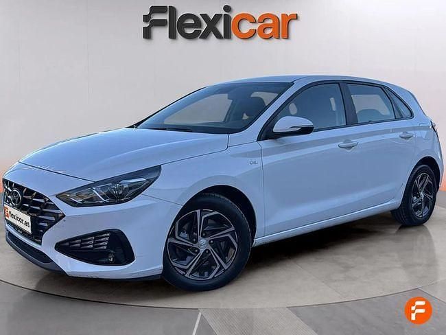 Usado Hyundai i30 120 CV (88 kW) 2023 Blanco