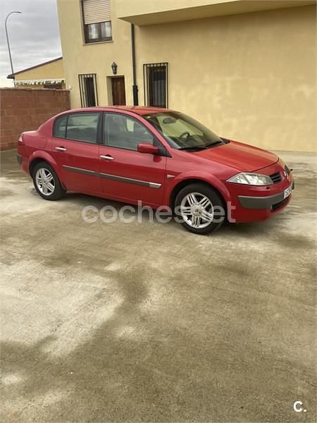 Usado Renault Mégane II Dynamique 120 CV (88 kW) 2005 Rojo Berlina