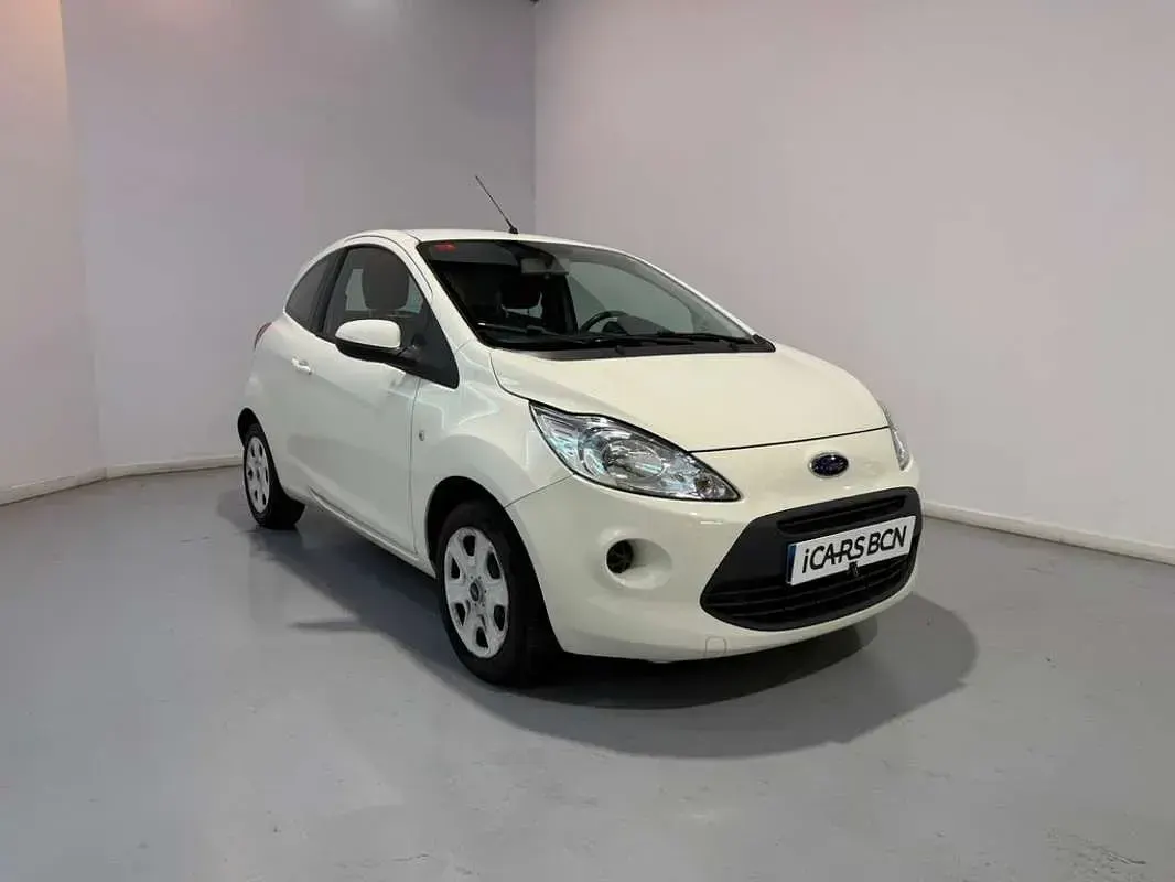 Usado Ford Ka Trend+ 69 CV (50 kW) 2015 Blanco Utilitario