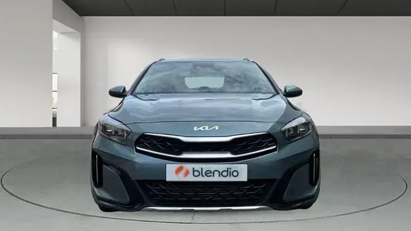 Usado Kia XCeed 136 CV (100 kW) 2024 Gris SUV