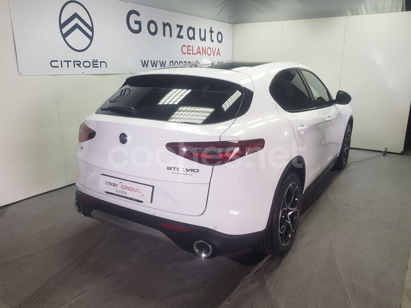 Usado Alfa Romeo Stelvio Executive 210 CV (154 kW) 2019 Blanco SUV