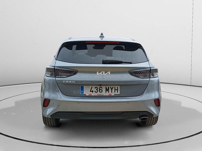 Usado Kia Ceed Style 101 CV (74 kW) 2025 Gris Utilitario