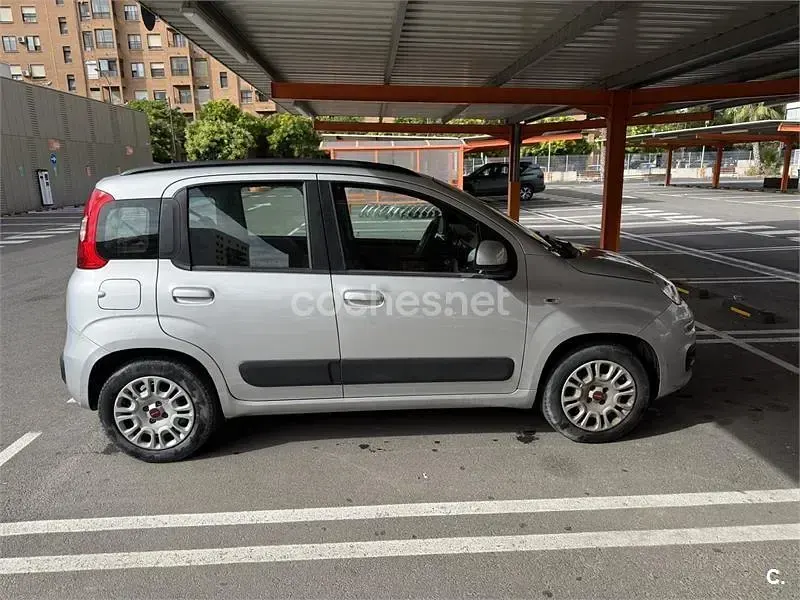Usado Fiat Panda Lounge 69 CV (50 kW) 2014 Gris / plata Utilitario