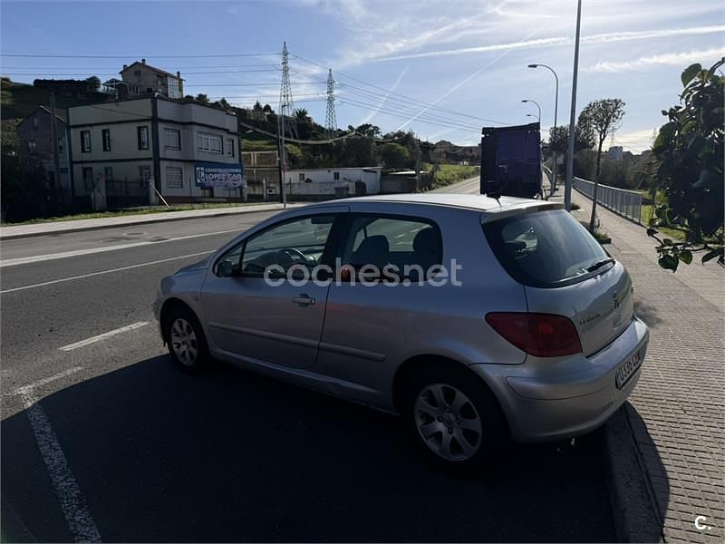Usado Peugeot 307 110 CV (80 kW) 2002 Gris / plata Berlina