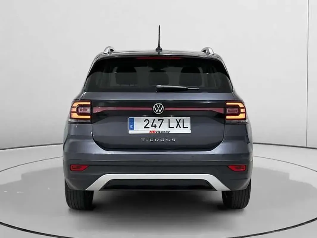 Usado VW T-Cross Advance 110 CV (80 kW) 2022 Gris SUV