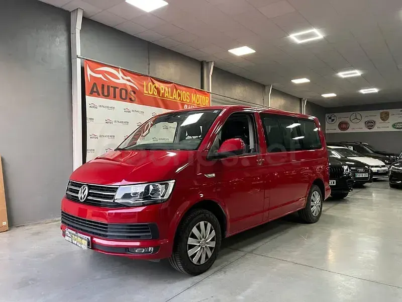 Usado VW Caravelle Trendline 114 CV (83 kW) 2016 Rojo Van