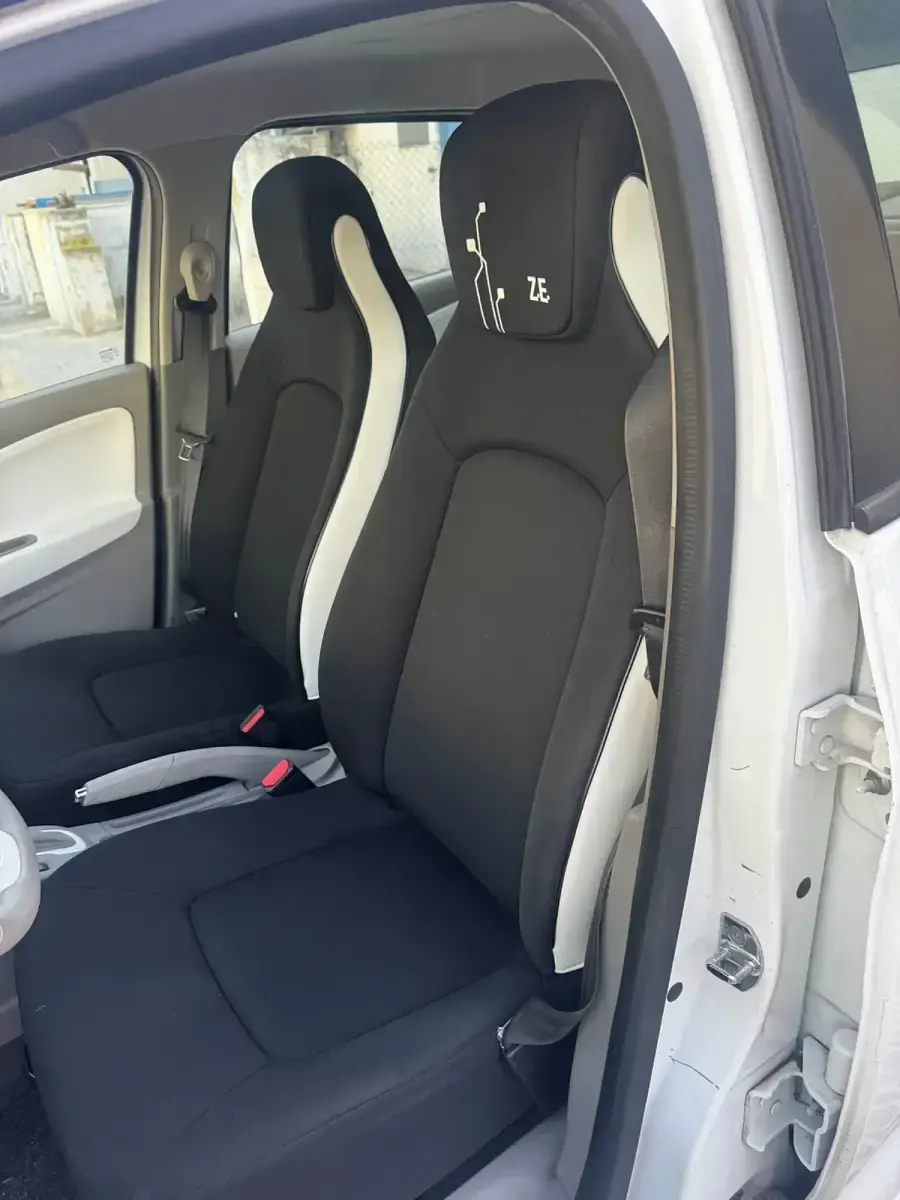 Begagnad Renault Zoe Bose Edition 67 kW (92 HK) 2017 Vit Halvkombi