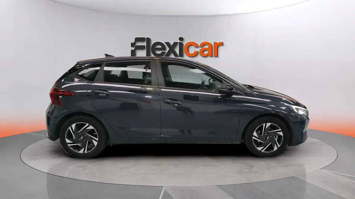 Usado Hyundai i20 101 CV (74 kW) 2022 Gris Utilitario
