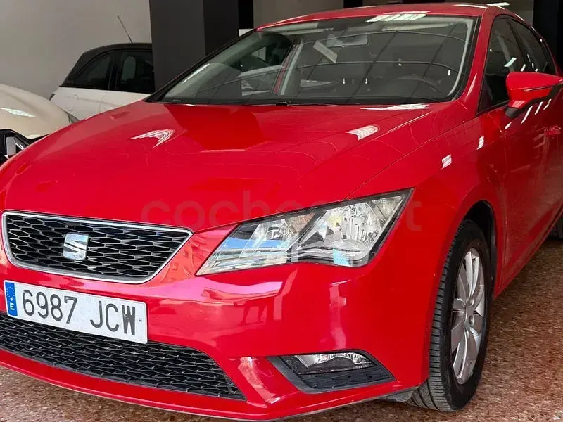 Usado Seat Leon Style 110 CV (80 kW) 2015 Rojo Berlina