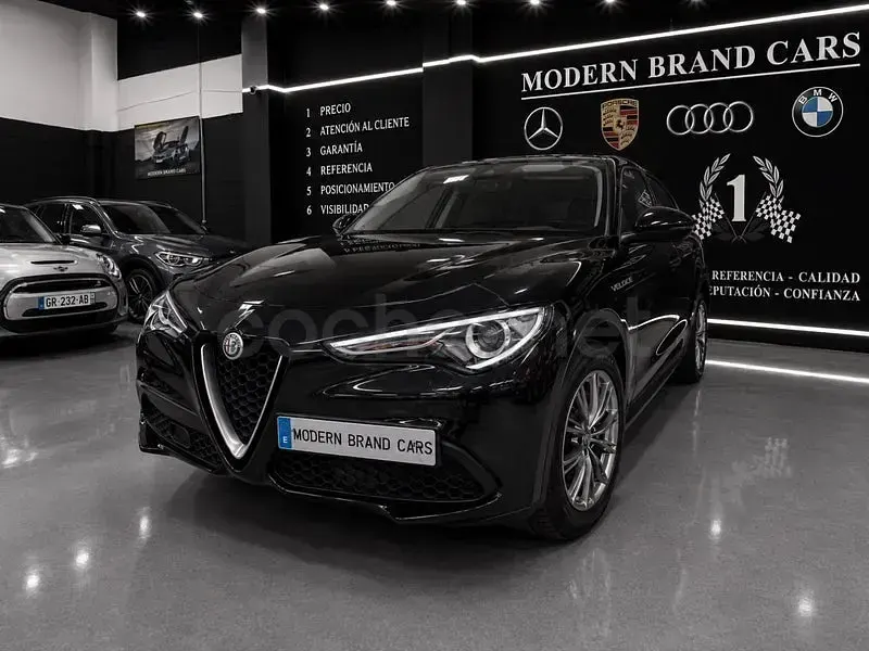 Usado Alfa Romeo Stelvio Super 160 CV (117 kW) 2020 Negro SUV
