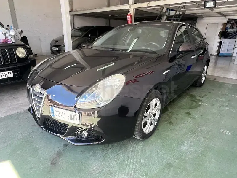 Usado Alfa Romeo Giulietta Distinctive 105 CV (77 kW) 2012 Marrón Utilitario