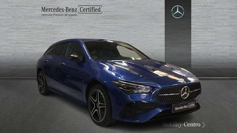 Usado Mercedes CLA250e Shooting Brake 219 CV (161 kW) 2024 Azul Familiar