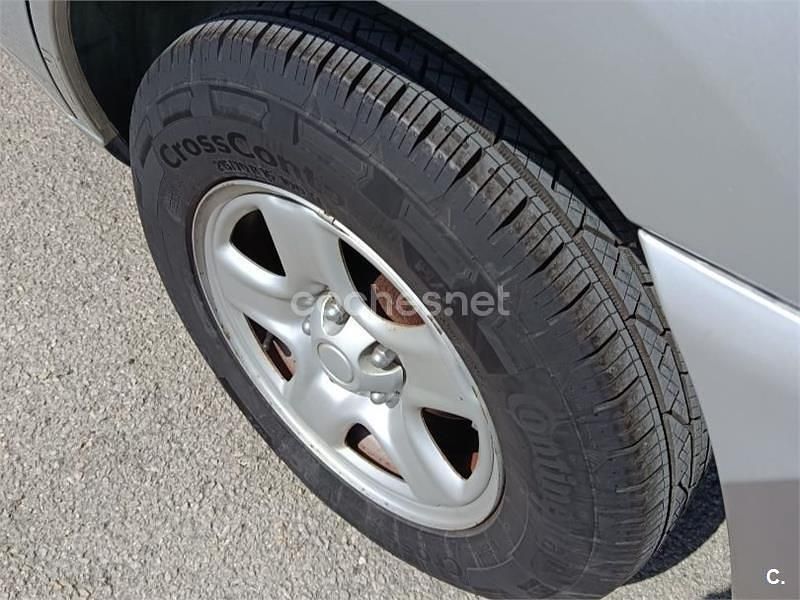 Usado Toyota RAV4 Luna 125 CV (91 kW) 2002 Gris / plata SUV