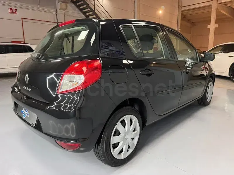 Usado Renault Clio IV 75 CV (55 kW) 2012 Negro Berlina