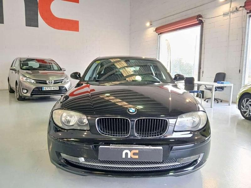 Usado BMW 118 Comfort Edition 143 CV (105 kW) 2009 Negro Utilitario