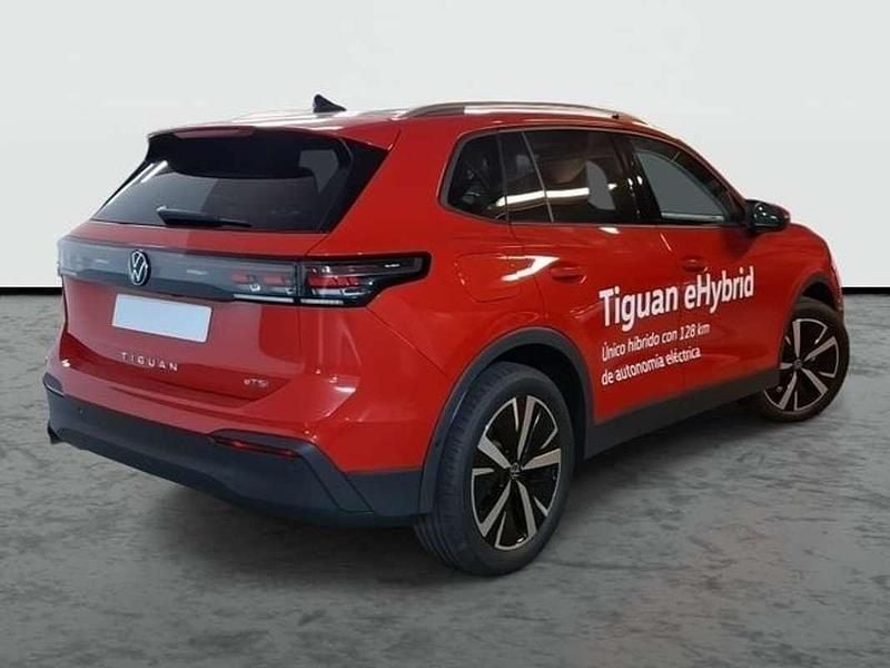 Usado VW Tiguan 131 CV (96 kW) 2025 Rojo SUV