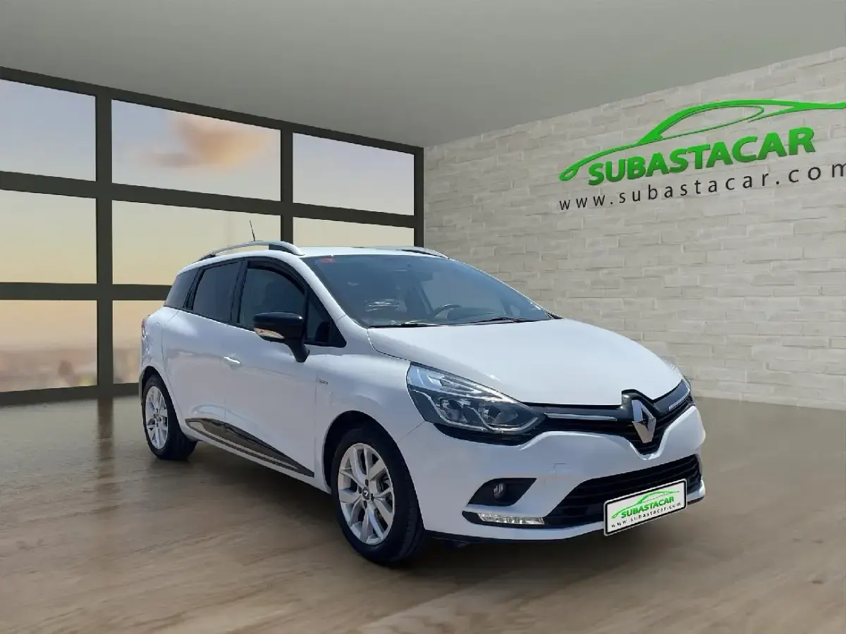 Usado Renault Clio LIMITED 90 CV (66 kW) 2018 Blanco Familiar