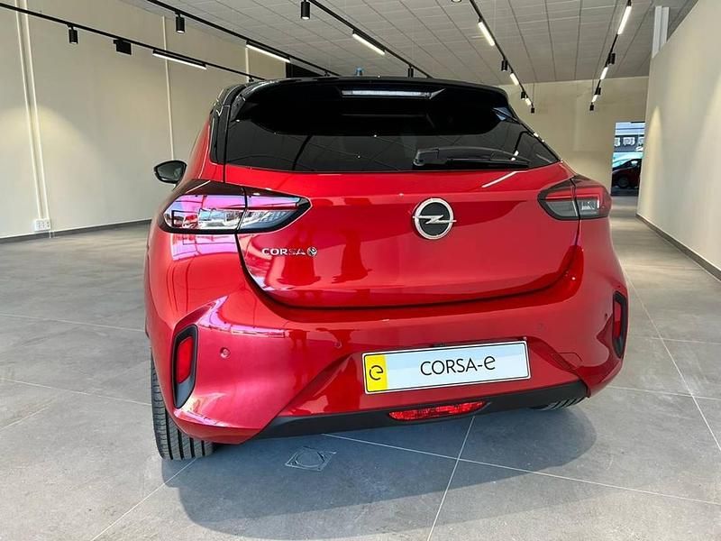 Usado Opel Corsa-e 100 kW (136 CV) 2023 Rojo Utilitario