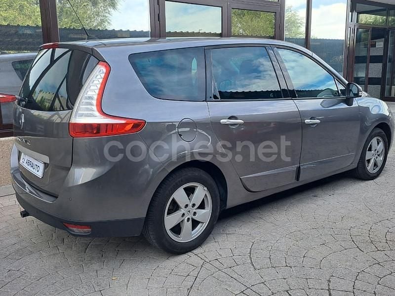 Usado Renault Grand Scénic III Dynamique 131 CV (96 kW) 2010 Gris / plata Monovolumen