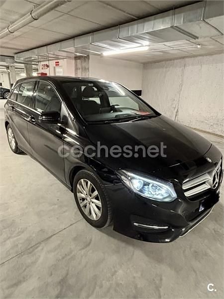 Usado Mercedes B180 Urban 109 CV (80 kW) 2016 Negro Monovolumen