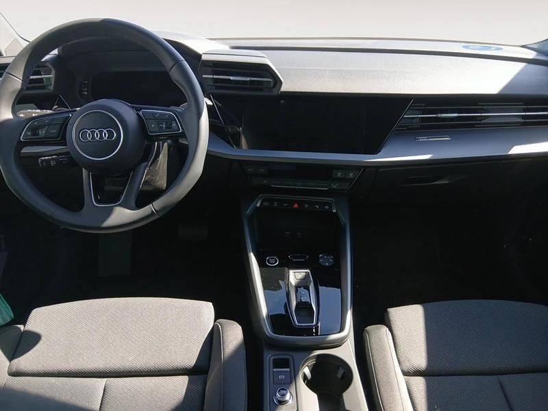 Usado Audi A3 Sportback e-tron Advanced 204 CV (150 kW) 2025 Rojo Utilitario