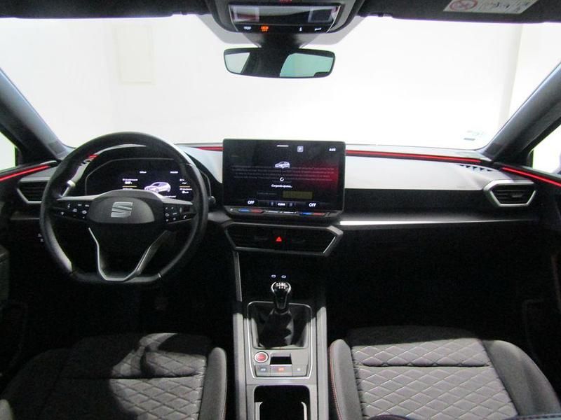 Usado Seat Leon FR 116 CV (85 kW) 2025 Negro Berlina