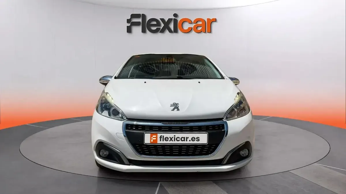 Usado Peugeot 208 Allure 110 CV (80 kW) 2017 Blanco Utilitario