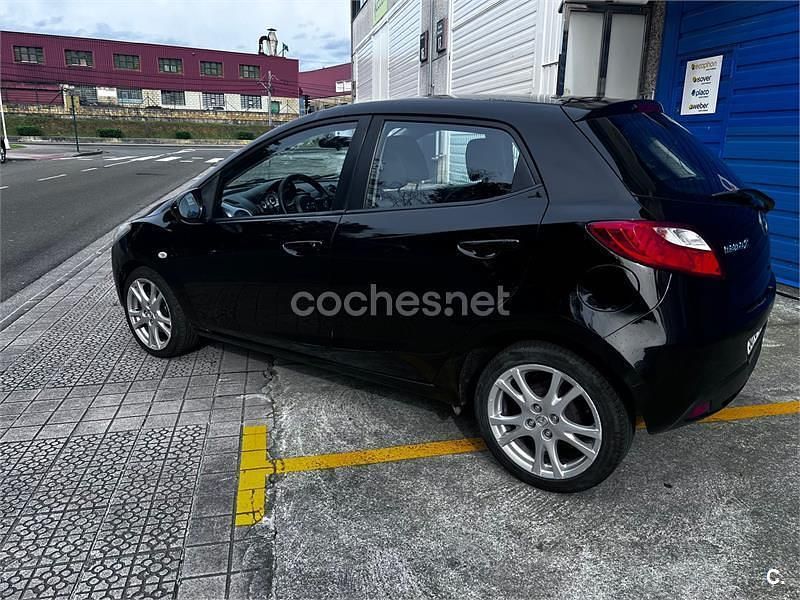 Usado Mazda 2 Active 68 CV (50 kW) 2008 Negro Utilitario